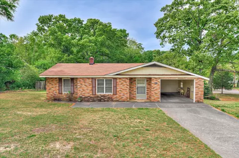 270 Pine St, Gloverville, SC 29828