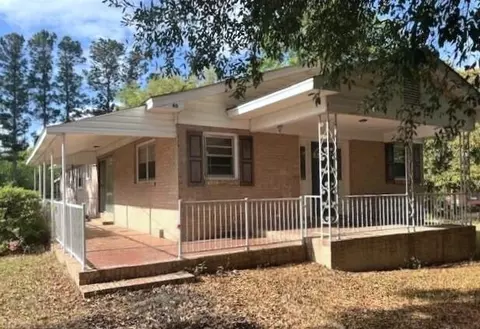 40 Bignon St, Barnwell, SC 29812