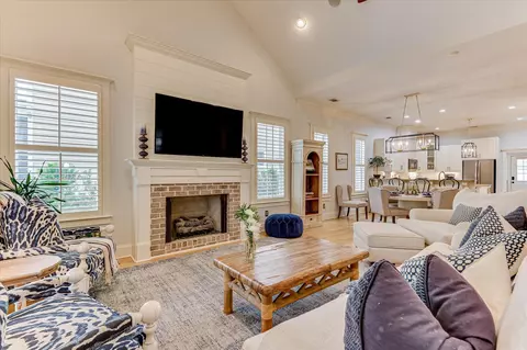 Living - 1006 Mitchell Ln, Evans, GA 30809 photo 2 of 5