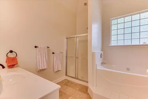 Bath - 657 Cornerstone Pl, Evans, GA 30809 photo 2 of 8