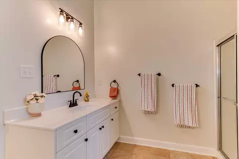 Bath - 657 Cornerstone Pl, Evans, GA 30809 photo 4 of 8