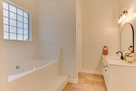 Bath - 657 Cornerstone Pl, Evans, GA 30809 photo 6 of 8
