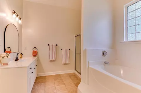 Bath - 657 Cornerstone Pl, Evans, GA 30809 photo 3 of 8