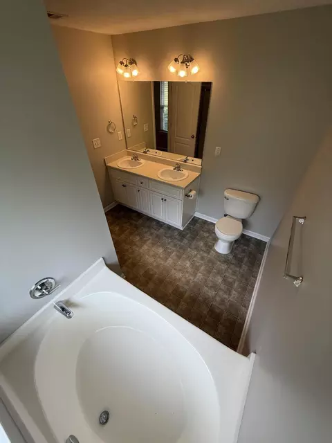 Bath - 3244 Riverstone Dr, Augusta, GA 30907 photo 5 of 9