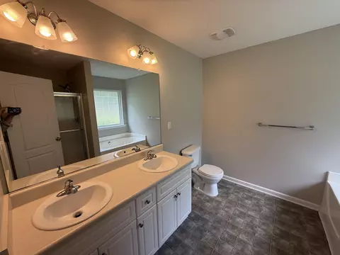 Bath - 3244 Riverstone Dr, Augusta, GA 30907 photo 1 of 9