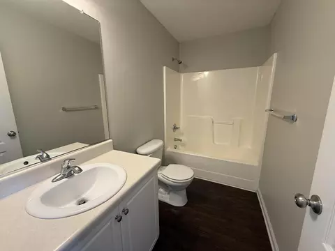 Bath - 3244 Riverstone Dr, Augusta, GA 30907 photo 8 of 9