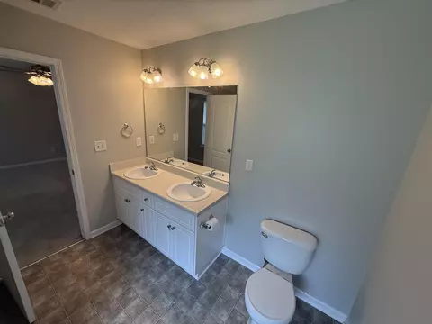 Bath - 3244 Riverstone Dr, Augusta, GA 30907 photo 6 of 9