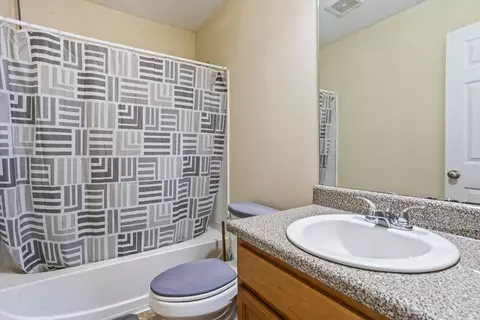 Bath - 502 Violet St, Thomson, GA 30824 photo 3 of 6