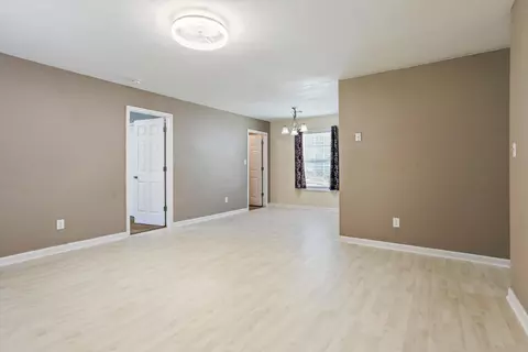 Living - 502 Violet St, Thomson, GA 30824 photo 2 of 3