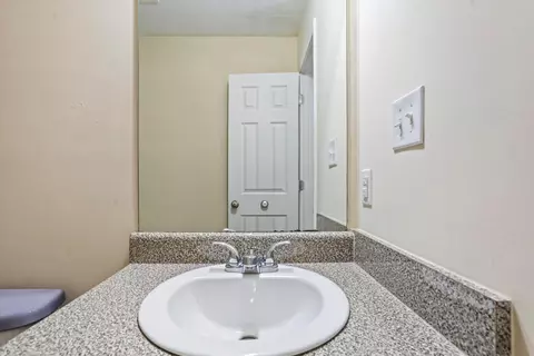 Bath - 502 Violet St, Thomson, GA 30824 photo 5 of 6