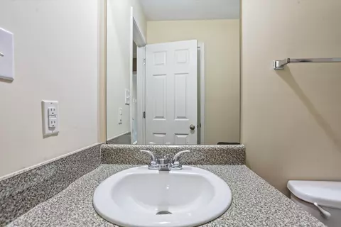 Bath - 502 Violet St, Thomson, GA 30824 photo 2 of 6