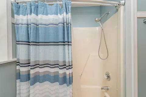 Bath - 313 E Hedge Rd, Aiken, SC 29801 photo 4 of 6