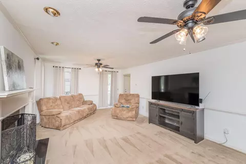 Living - 313 E Hedge Rd, Aiken, SC 29801 photo 4 of 5