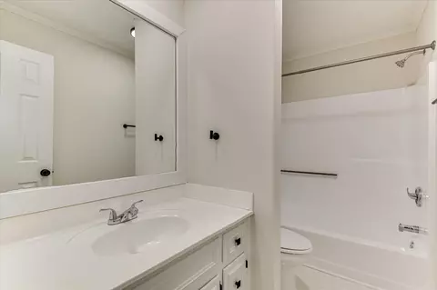 Bath - 3013 Creek View Ct, Augusta, GA 30907 photo 3 of 3