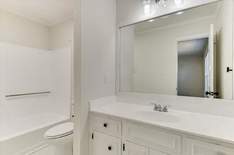 Bath - 3013 Creek View Ct, Augusta, GA 30907 photo 2 of 3