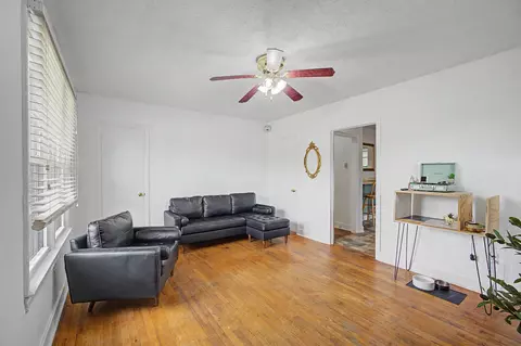 Living - 230 Sunnifield Dr, Williston, SC 29853 photo 1 of 2
