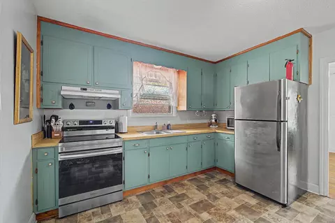 Kitchen - 230 Sunnifield Dr, Williston, SC 29853 photo 2 of 4
