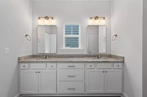 Bath - 552 Pherson St, Aiken, SC 29801 photo 3 of 4