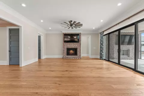 Living - 162 Lanham Rd, Edgefield, SC 29824 photo 2 of 3