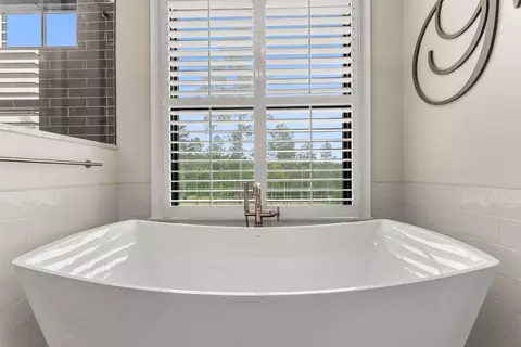 Bath - 162 Lanham Rd, Edgefield, SC 29824 photo 4 of 9