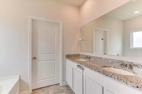 Bath - 219 Donnington Ct, Aiken, SC 29801 photo 3 of 6