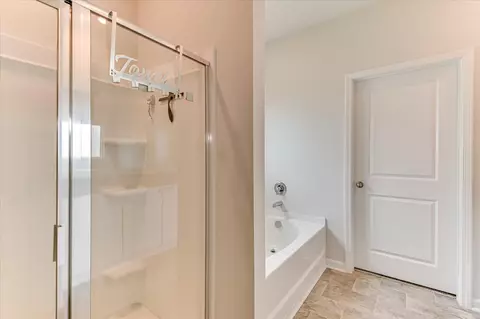 Bath - 219 Donnington Ct, Aiken, SC 29801 photo 2 of 6
