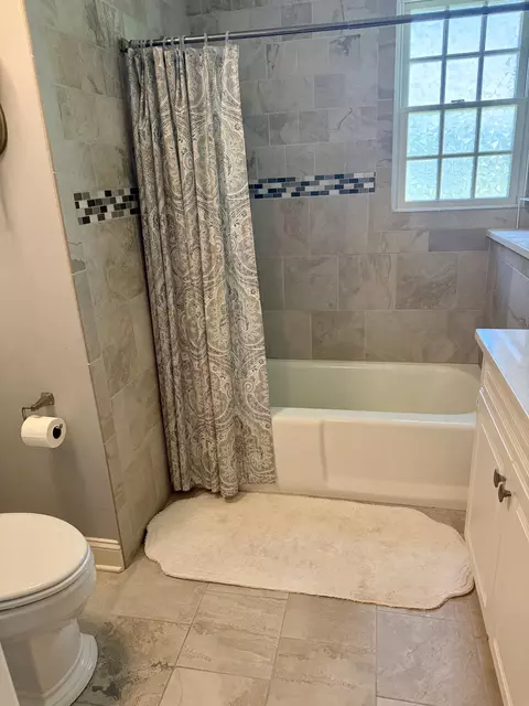Bath - 1412 Mccreight Rd, Ridge Spring, SC 29129 photo 4 of 5