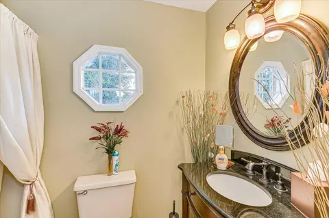 Bath - 801 Deercrest Ln, Evans, GA 30809 photo 3 of 3