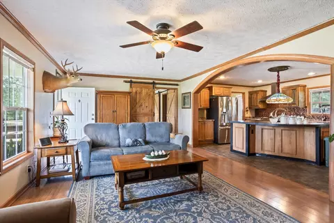 Living - 1178 Weeks Rd, Williston, SC 29853 photo 2 of 3