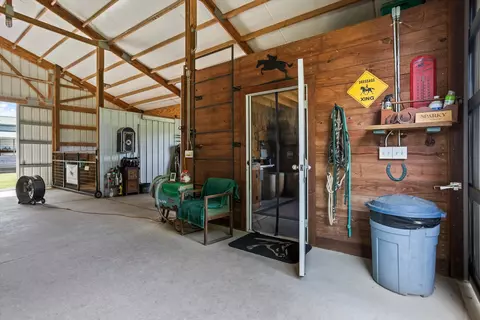 Entry Way - 1178 Weeks Rd, Williston, SC 29853 photo 2 of 4