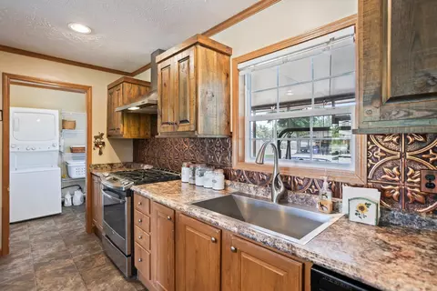Kitchen - 1178 Weeks Rd, Williston, SC 29853 photo 4 of 7