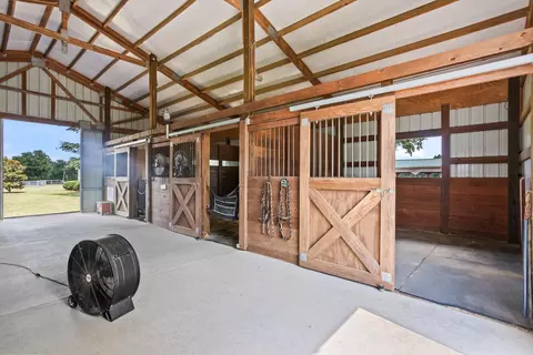 Entry Way - 1178 Weeks Rd, Williston, SC 29853 photo 4 of 4