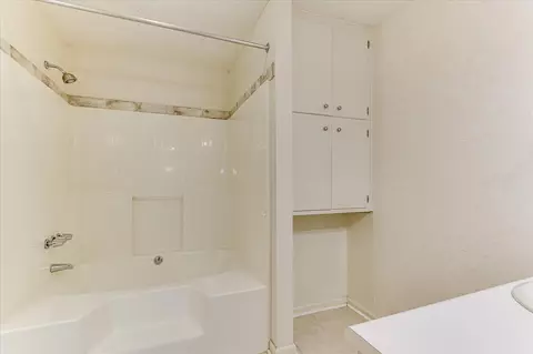 Bath - 1863 S Barton Dr S, Augusta, GA 30906 photo 1 of 5