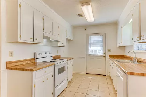 Kitchen - 1863 S Barton Dr S, Augusta, GA 30906 photo 1 of 6