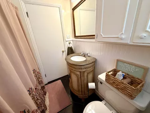 Bath - 822 Boardman Rd, Aiken, SC 29803 photo 2 of 3