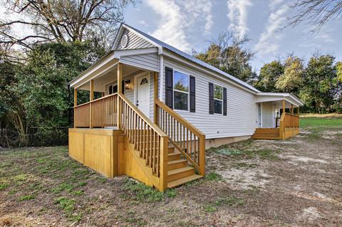 224 Alley St, Gloverville, SC 29828