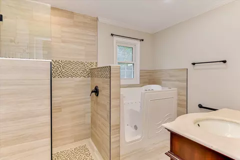 Bath - 273 Timberwood Dr, Thomson, GA 30824 photo 3 of 7