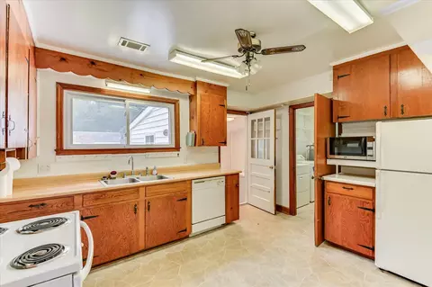 Kitchen - 2332 Ware Rd, Augusta, GA 30909 photo 3 of 4