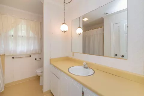 Bath - 701 Meyers St, Jackson, SC 29831 photo 9 of 11