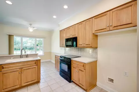 Kitchen - 189 Willow Oak Loop, Aiken, SC 29803 photo 3 of 3