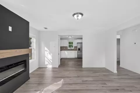 Living - 447 Glover St, Edgefield, SC 29824 photo 5 of 8