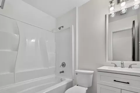 Bath - 447 Glover St, Edgefield, SC 29824 photo 2 of 2