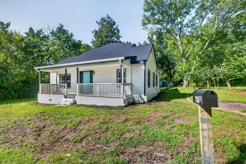 Exterior - 447 Glover St, Edgefield, SC 29824 photo 4 of 8