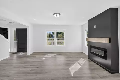 Living - 447 Glover St, Edgefield, SC 29824 photo 1 of 8