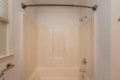 Bath - 337 E Hedge Rd, Aiken, SC 29801 photo 3 of 5