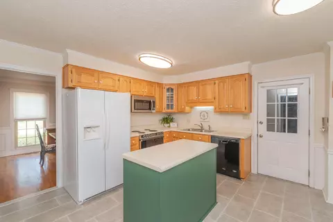 Kitchen - 337 E Hedge Rd, Aiken, SC 29801 photo 2 of 4