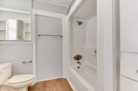 Bath - 2056 Mcdowell St, Augusta, GA 30904 photo 2 of 4