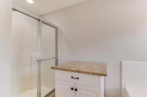Bath - 4580 Mallard Ct, Martinez, GA 30907 photo 4 of 6