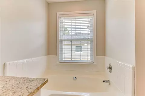 Bath - 4580 Mallard Ct, Martinez, GA 30907 photo 5 of 6