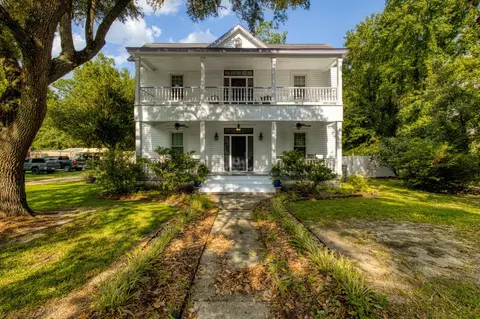 7697 Freedom Rd, Branchville, SC 29432